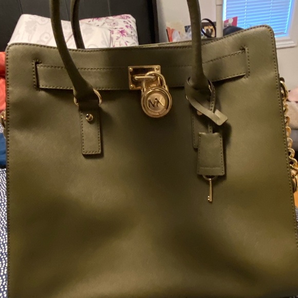 Large Michael Kors Saffiano Leather Tote - Picture 3 of 6